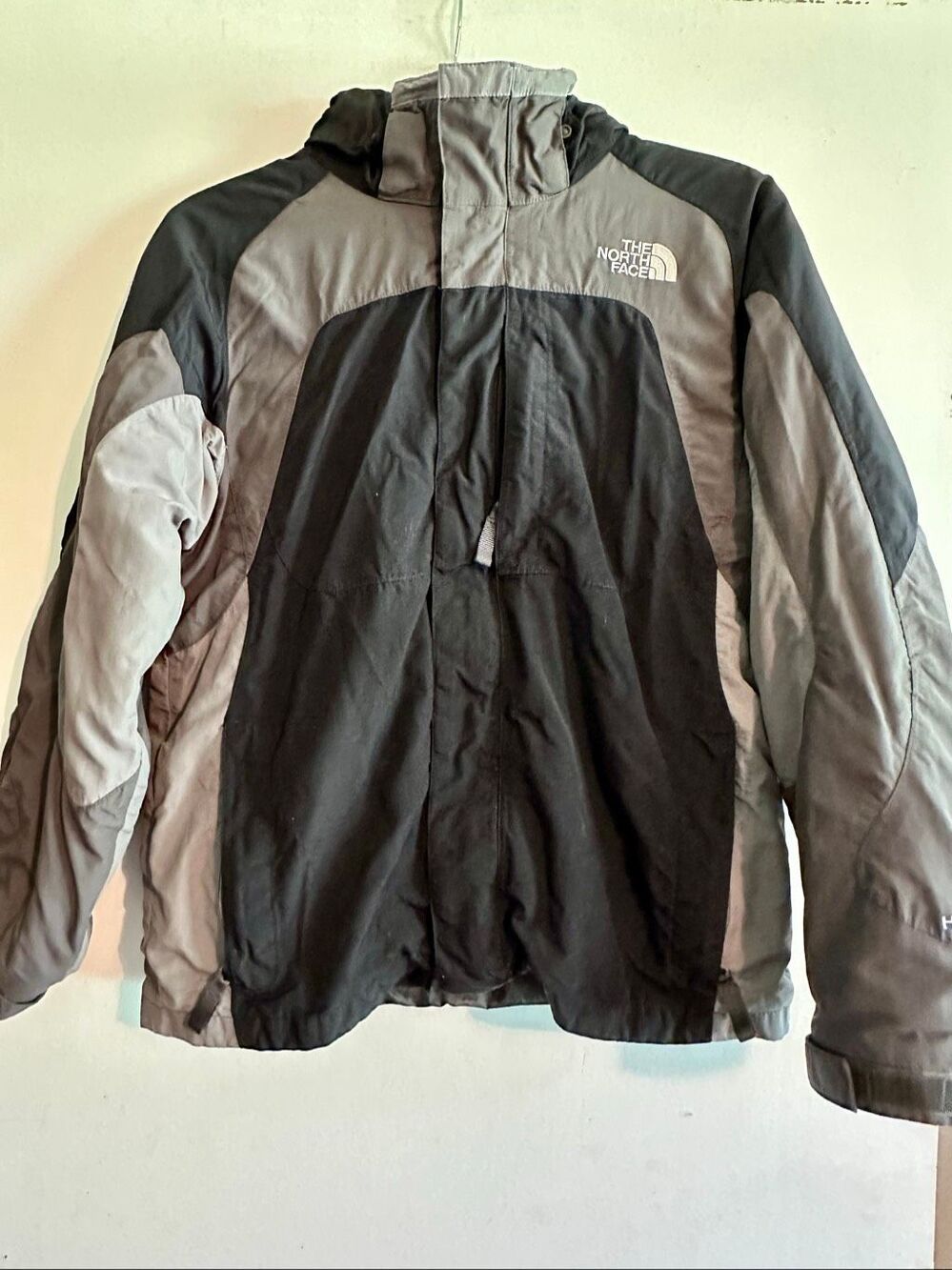 EUC The North Face HyVent Waterproof Hooded youth Black Jacket Size Large 3 in 1